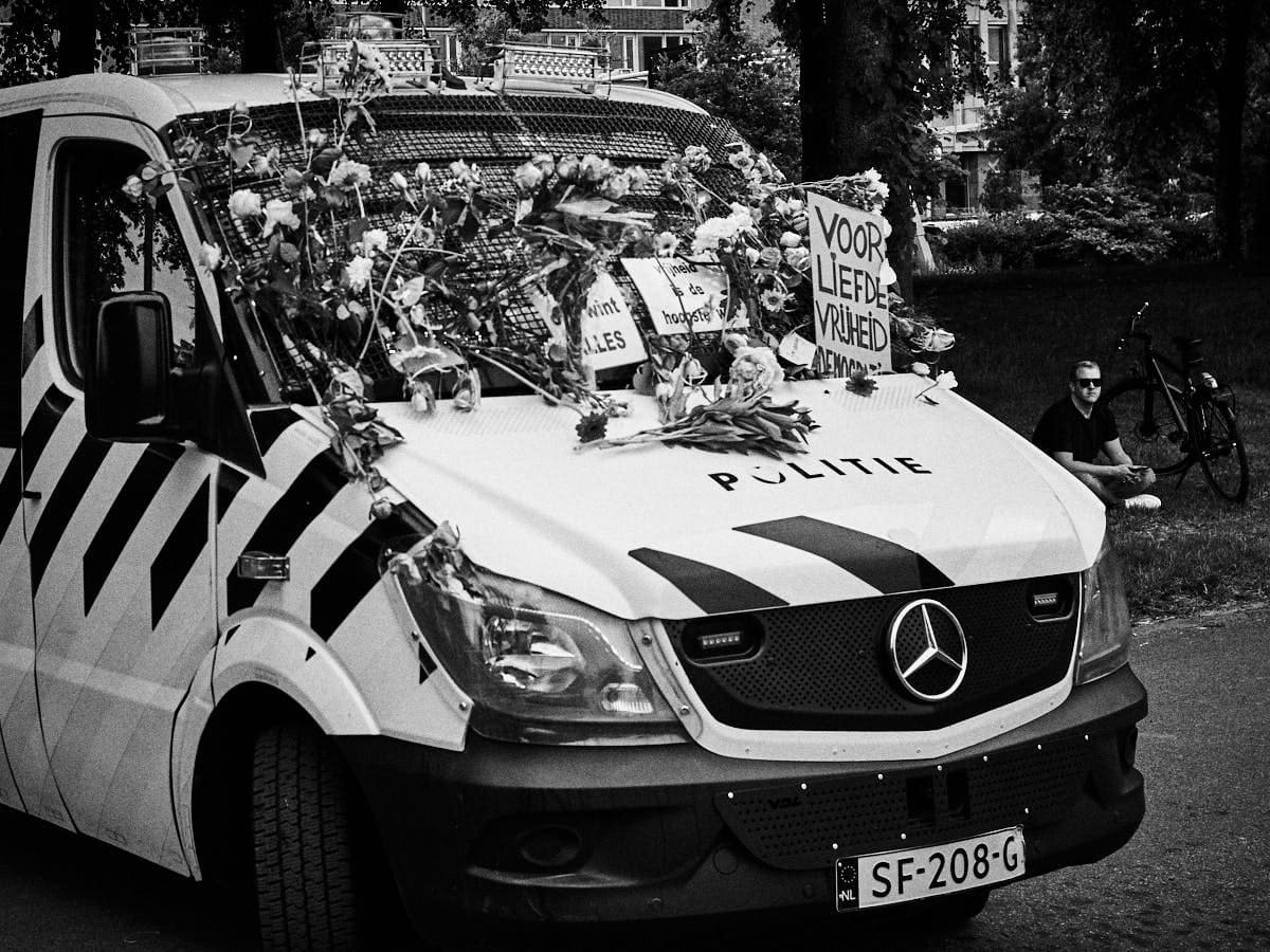 Corona Malieveld Den Haag Politie auto